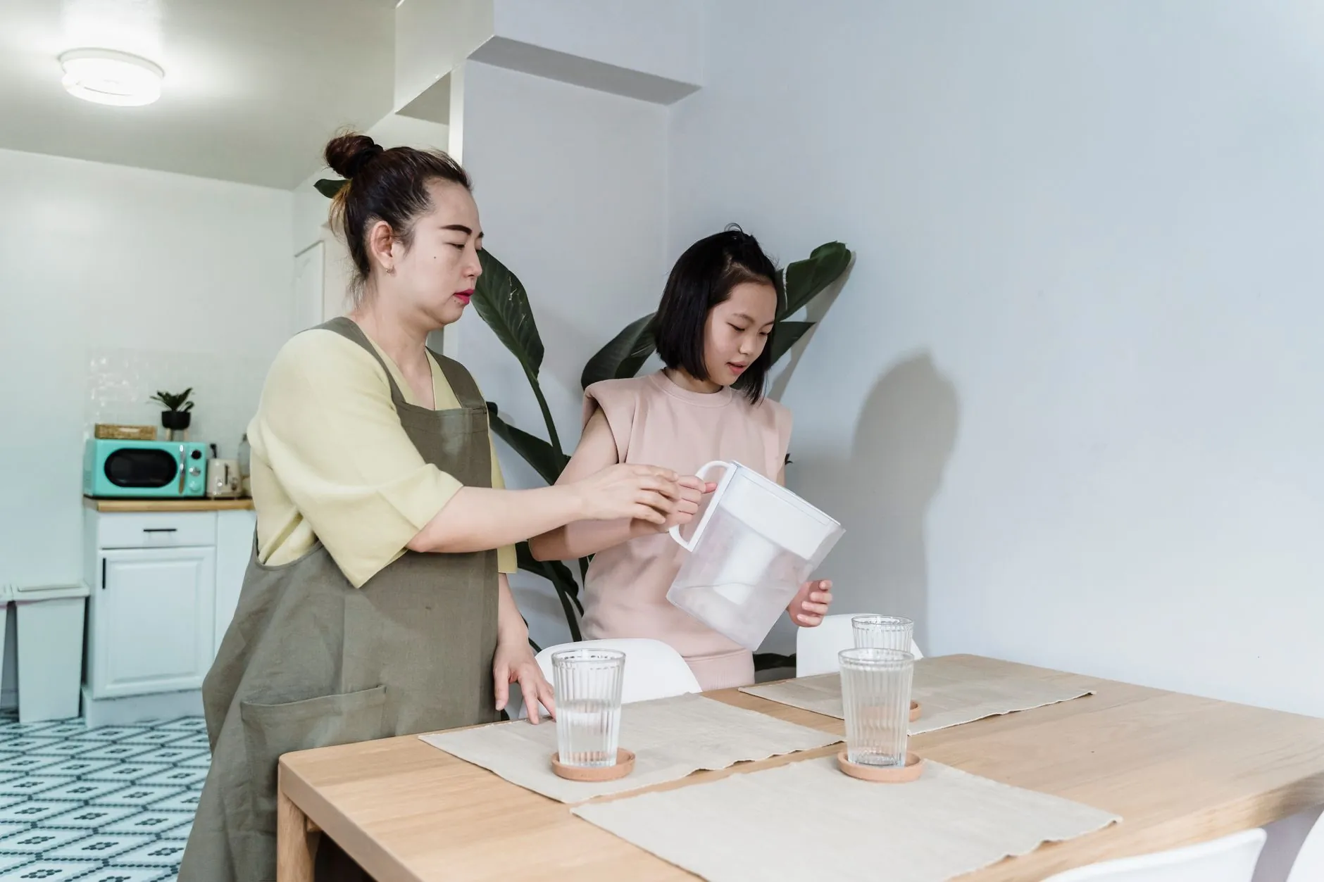 上海化工企业VOCs废气治理设备选型：光氧催化与活性炭吸附对比